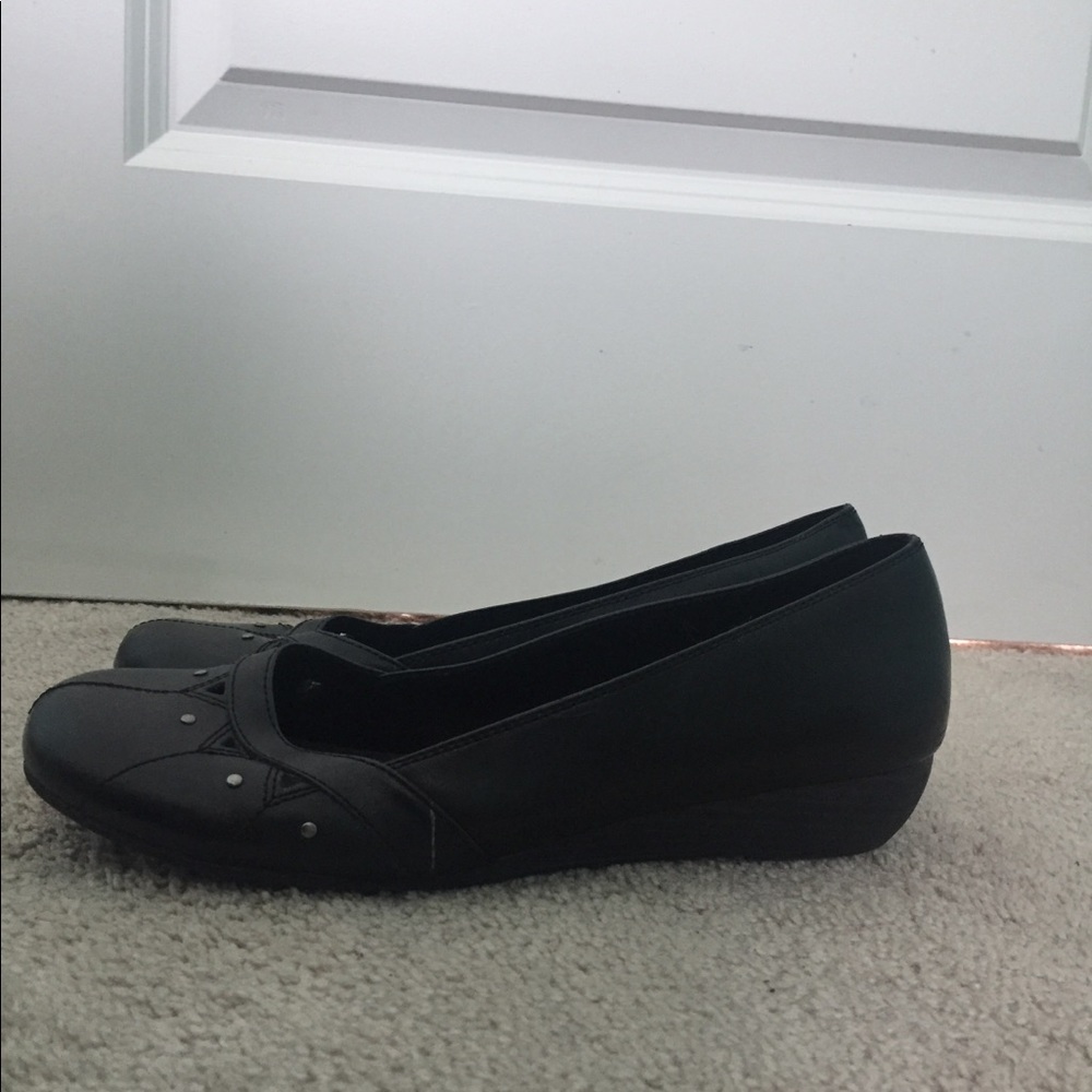 Black wedge heels